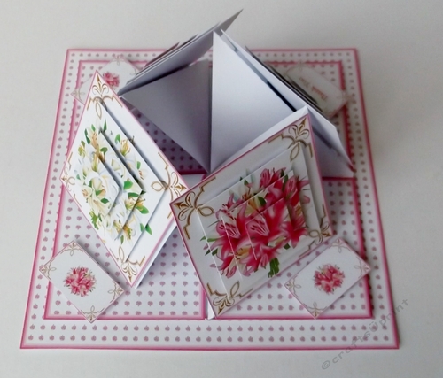 Lily quad easel card (Pink).