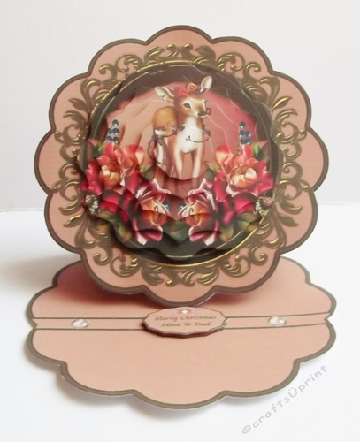 Cute baby deer scalloped easel card
