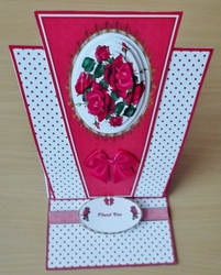 Red roses triangle easel card.