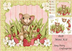 Cute Mouse in the Grass 8x8 Mini Kit