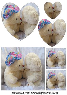 Kissing Teddy Bears Heart Shaped Pyramid