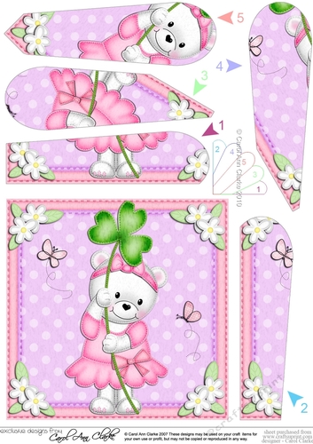 Teddy Tess has aGood Luck Clover Fan Pyramage Topper