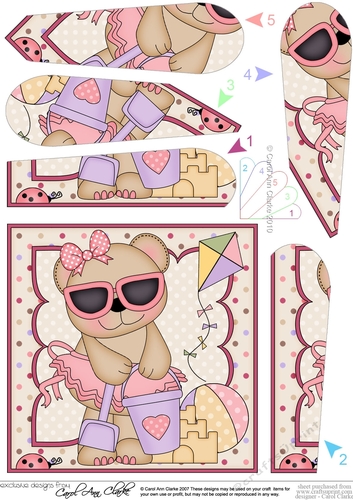 Livvy Bear has fun at the Seaside Fan Pyramage Topper