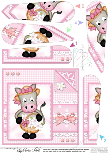 GiGi Horse has a Bonnet & Basket Fan Pyramage Topper