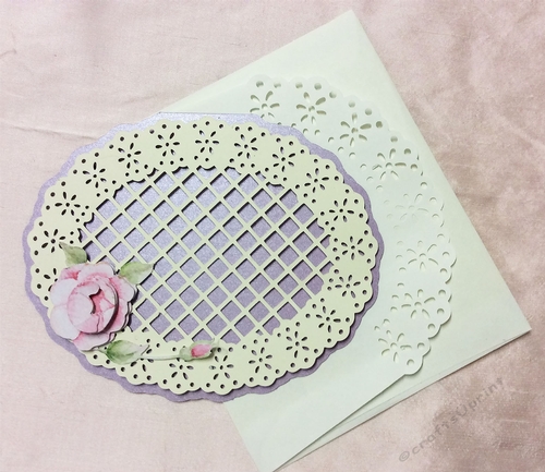 Oval Daisy edge with trellis  centre card