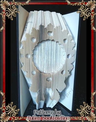CH7 Christmas wreath frame book folding pattern