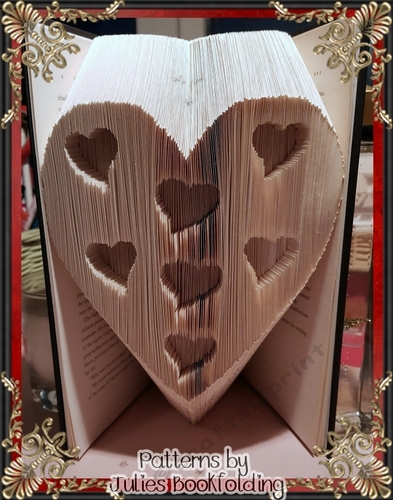 LV10 Small hearts in heart book folding pattern