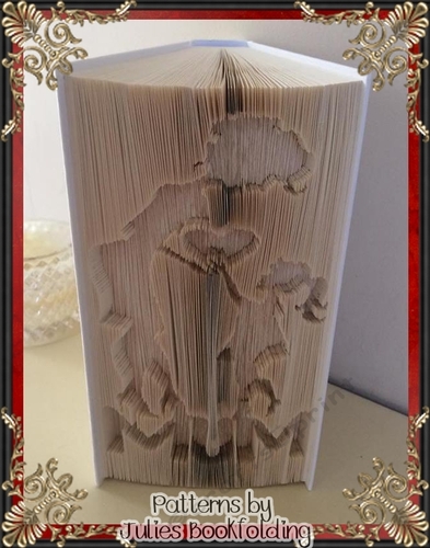F22 Mum and girl heart book folding pattern