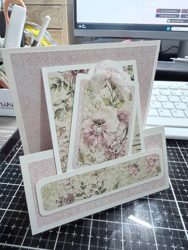 Hybrid z fold/easel card template