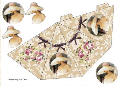 Pyramide Card Vintage Lady