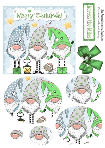 Trio of santas elves with bow and oval pyramids (green)