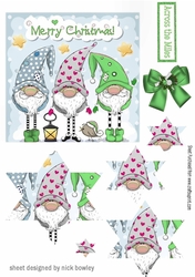 Trio of santas elves with bow and star pyramids (green)