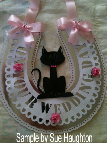 Bridal Horseshoe with Lucky Cat Multi formats