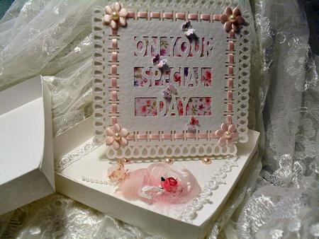 Twisted Easel Card D4 Special Day with Topper and Gift Box
