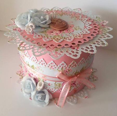 Touch of Romance Round Box
