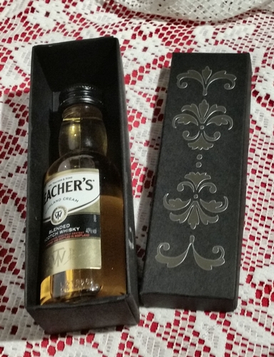 Small gift box for 1 bottle Miniature Spirit Alcohol Gift bottles with decorative lid decal