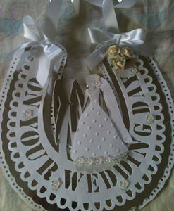 Bridal Horseshoe with Bride and Groom