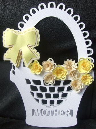 Scalloped Mother's Day Basket Card