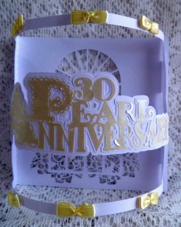 Scalloped Pearl Anniversary Bendy Card
