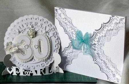 Pearl Anniversary Plate Stand & Box