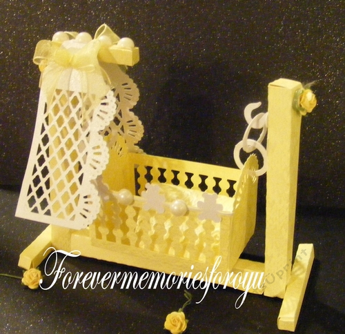Babys Swinging Crib