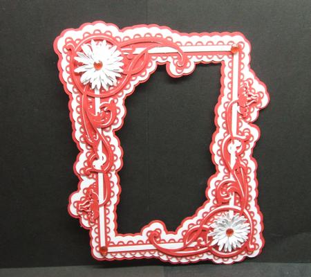 Scalloped Layered Daisy Frame