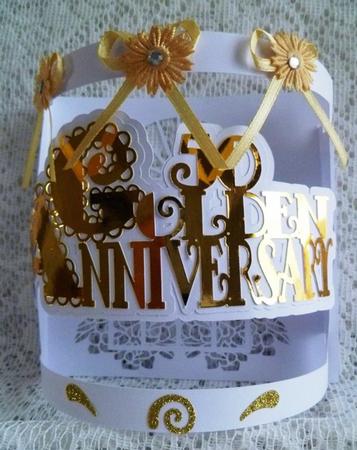 Scalloped Golden Anniversary Bendy Card