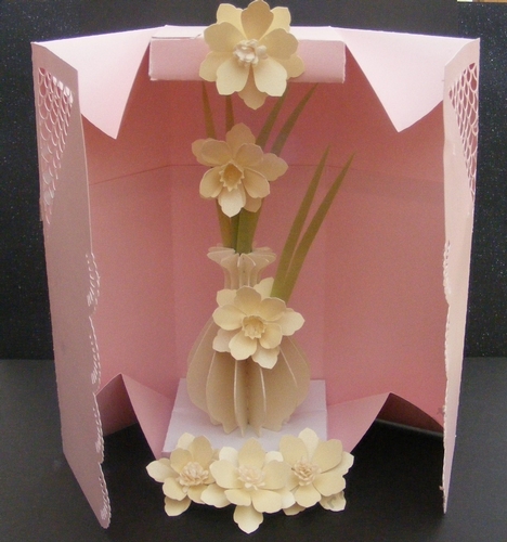 3D Daffodil Vase and Box,All formats