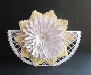 Daisy Doily Rocker Card