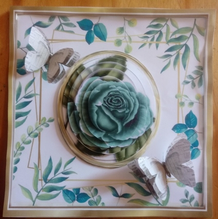 Pretty turq roses, with corner roses circle pyramids by Anette De Villiers