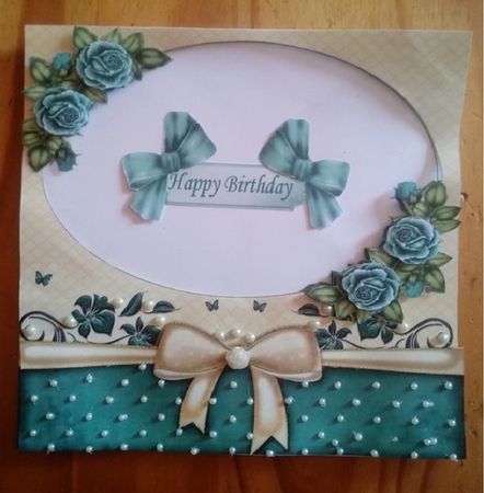 Pretty turq roses, with corner roses circle pyramids by Anette De Villiers