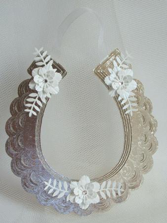 3D Scalloped Layered Horseshoe by Anna Stretton