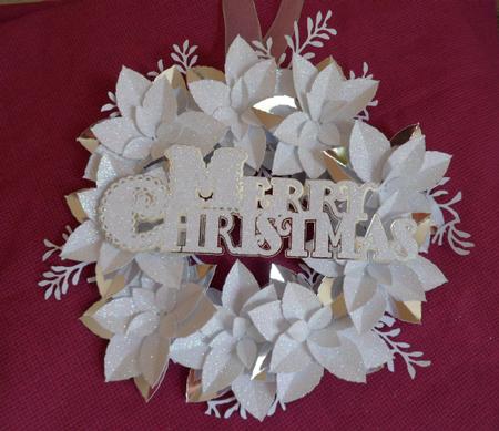 Scalloped Layered Christmas Wreath by Anna Stretton