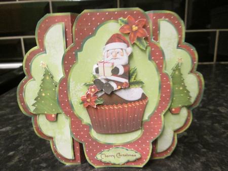 Cupcake Christmas - Easy Scallop Pop-out Card Mini-kit by Anne-marie Wheeler