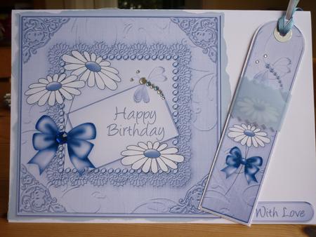 Daisies on Metallic Lace Quick Card with Circle Pyramage by Annette Purkis
