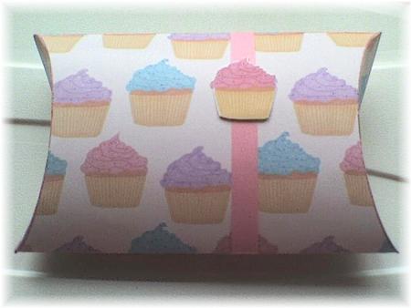 Cupcake Pillow Box by Annette Crossley
