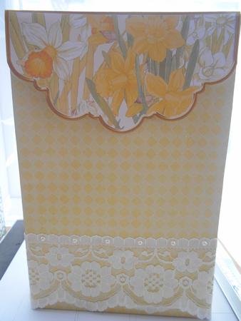 Daffodils Gift Bag Mini Kit with Gift Card & Envelope by BECCY WILTON