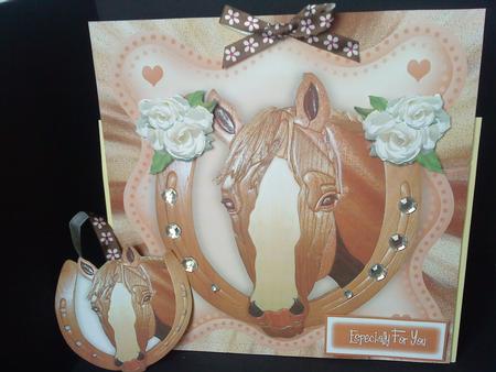 Horse Shoe with White Roses by Belinda Ellingham