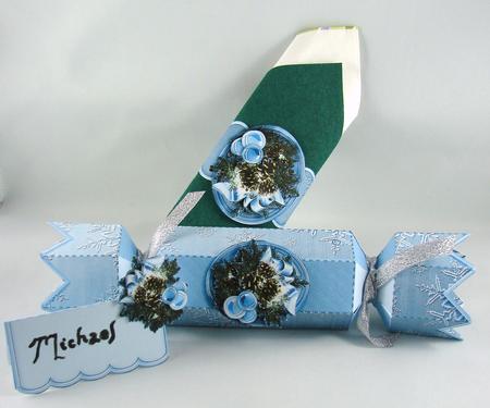 Table Setting Christmas Pine Cones Mini Kit by Carolyn Norris