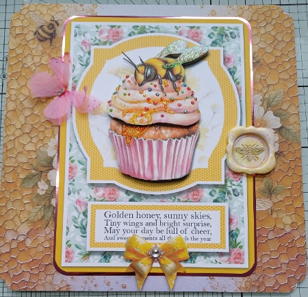 cupcake bee  by Michelle Sharpe