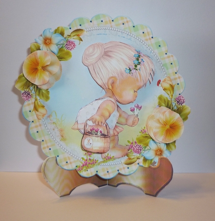 Picking the Flowers Scalloped Round Easel Card Mini Kit  by Cornelia Orgahs