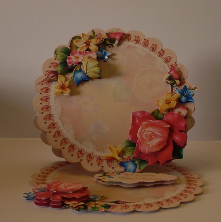 Rosey Posey Scalloped Round Easel Card Mini Kit by Cornelia Orgahs