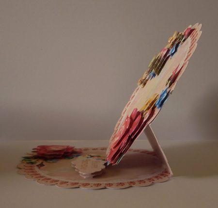Rosey Posey Scalloped Round Easel Card Mini Kit by Cornelia Orgahs