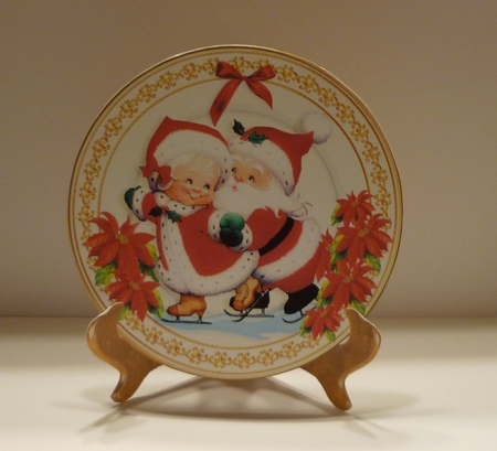 Christmas Plate with Stand Mini Kit.8 by Cornelia Orgahs