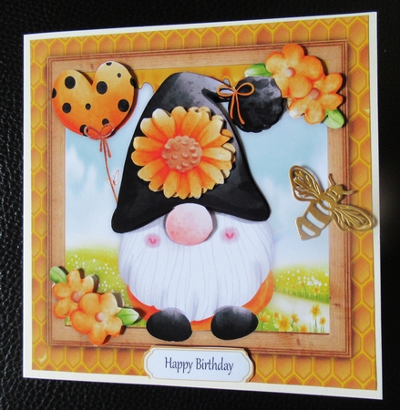 Bee Gnome With Black Hat & Spotty Balloon 7x7 Mini Kit by Davina Rundle