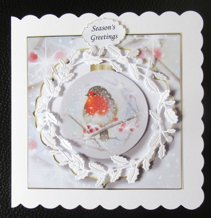 The Christmas Robin Bauble 4 NO FLOWERS by Davina Rundle