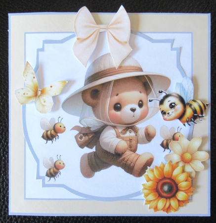 A Beary Sweet Beekeeper by Davina Rundle