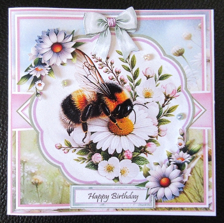 Daisy Bumble Bee Mini Page Kit by Davina Rundle