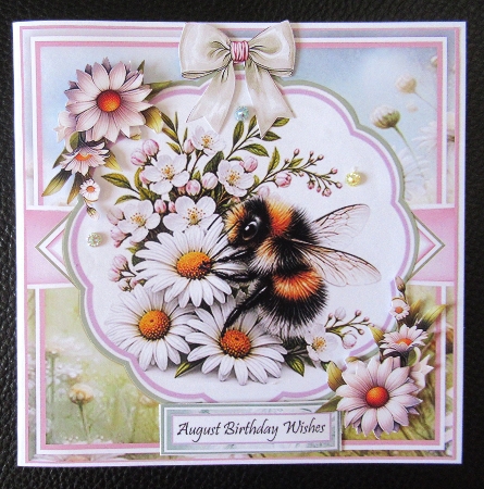 Daisy Bumble Bee Mini Page Kit by Davina Rundle