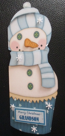 Cupcake snowman shaped card by Davina Rundle